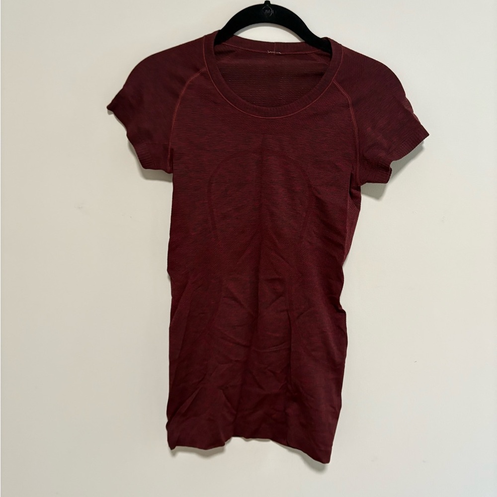 Lululemon women’s swiftly tech short sleeve tee